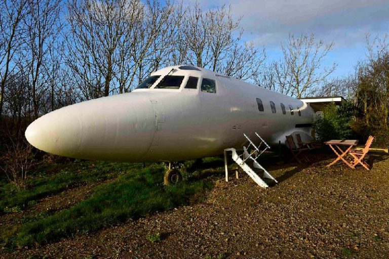 Pesawat Jet Mewah Jadi Tempat Camping? Kok Bisa?