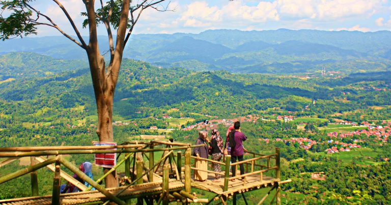 Wisata Selfie Bukit Panembongan Kuningan Jawa Barat