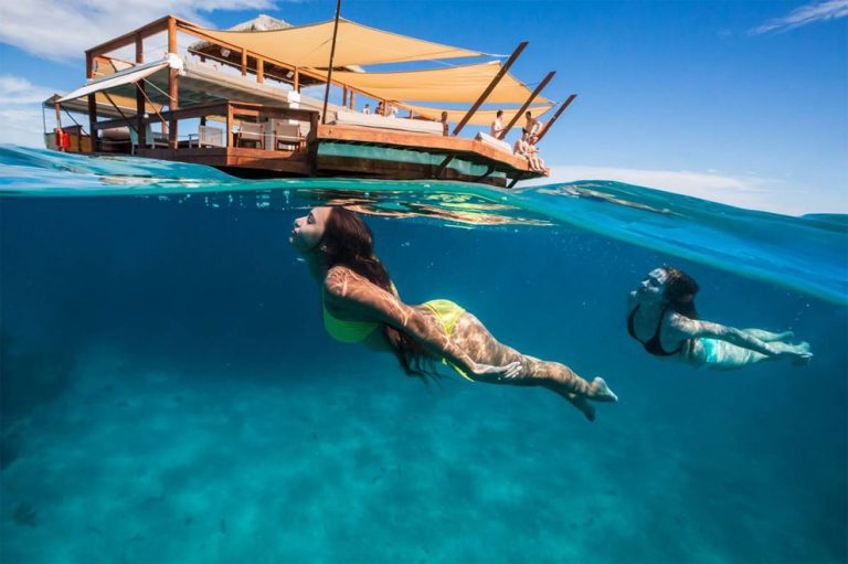 Wah, Ada Restoran Terapung Di Tengah Laut! Mereka Jualan Apa Saja Ya?