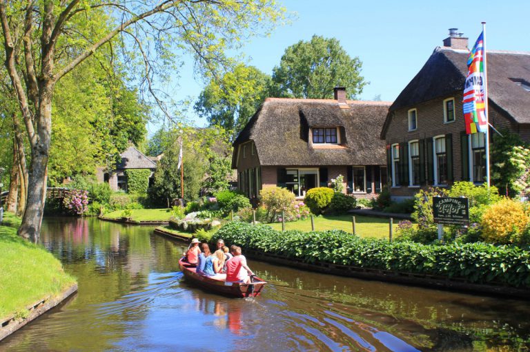 Wajah Desa Giethoorn Di Belanda, Desa Tanpa Jalan Raya! Lho Kok Bisa?