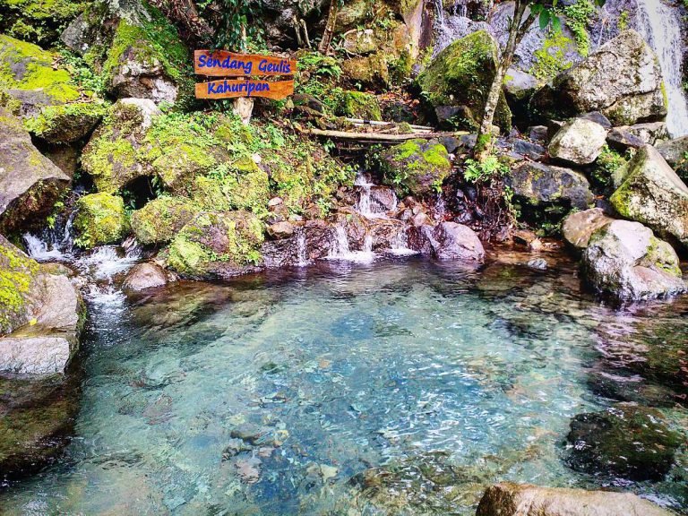 Wisata Mata Air Sendang Geulis Bandung