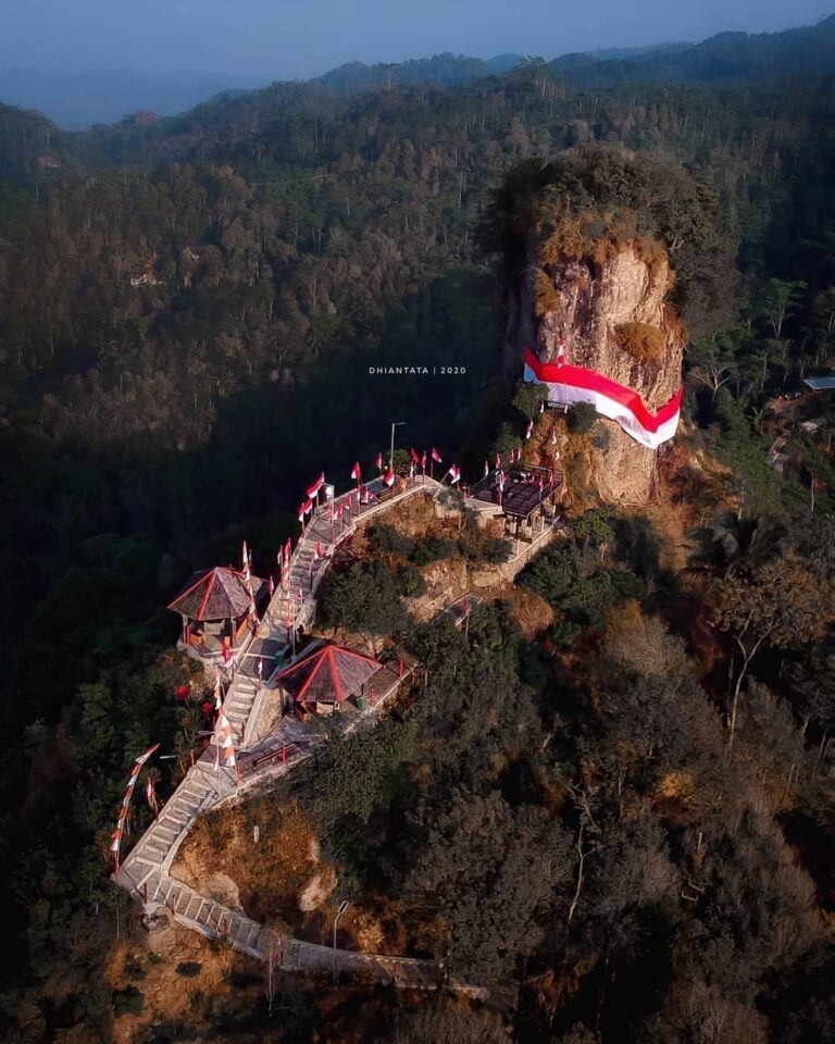 #explorejogja photo today by  taken at Puncak Widosari, Samigaluh, Kulon Progo....
