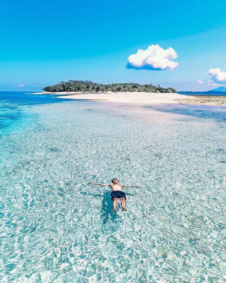 #exploreambon photo today by  taken at Pulau Nailaka, Banda Neira, Maluku.
#expl...