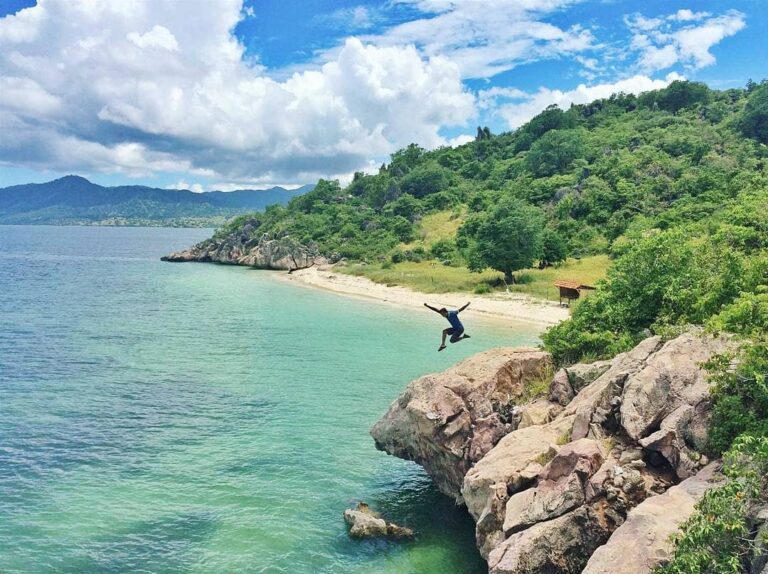 #explorebima Photo today by  taken atau Santigi Beach Sape...