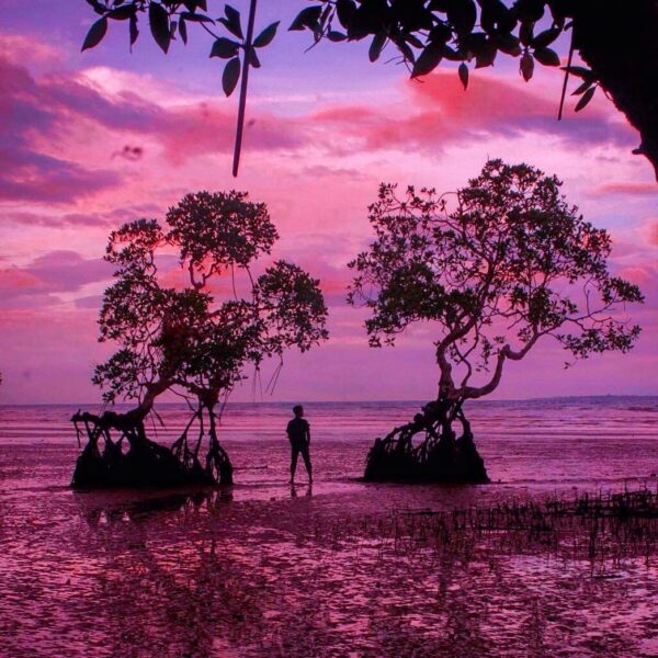 #exploreambon photo today by  taken at Pantai Uhe, Desa Iha, SBB, Maluku.
#explo...