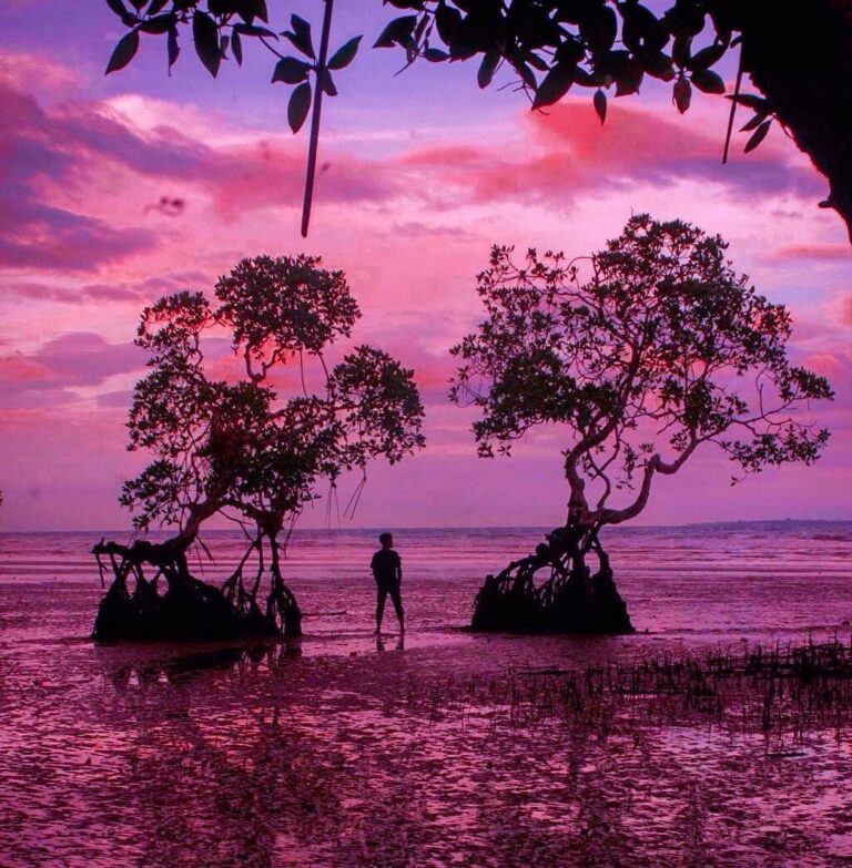#exploreambon photo today by  taken at Pantai Uhe, Desa Iha, SBB, Maluku.
#explo...