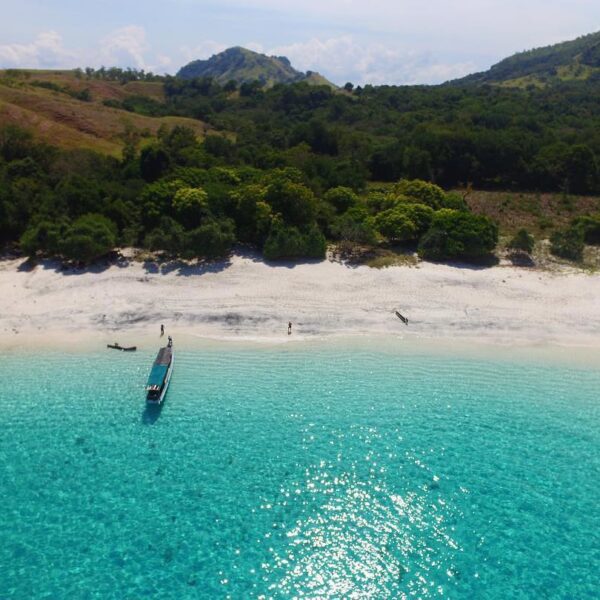 #explorealor Photo today by  Taken around at Pantai Ling Al, Alor, Nusa Tenggara...