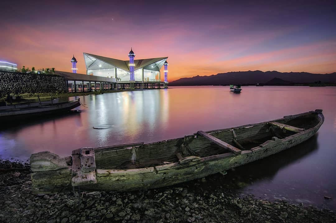 1600859971 102 Jelajah Wisata Bima Yuk jelajah tempat wisata Bima ini - Jelajah Wisata Bima -  Yuk jelajah tempat wisata Bima ini!! - Photo today by  taken at Masjid Terapung Amahami...