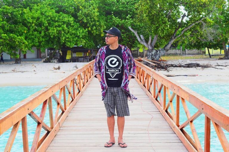 #exploreambon photo today by  taken at Pantai Jikumerasa, Namlea, Maluku.
#explo...