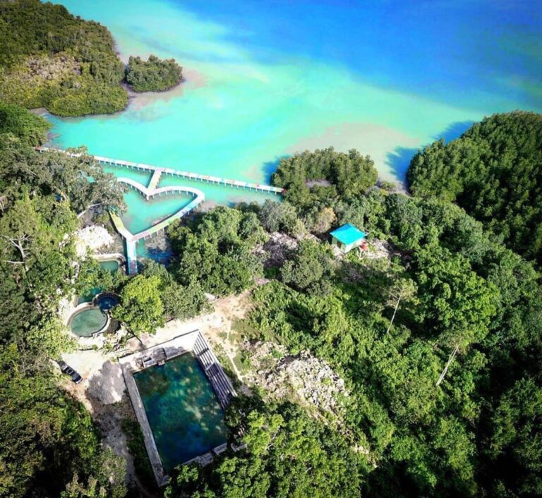 #explorebaubau photo today by  taken at permandian Ladiki pantai Matawine, Buton...
