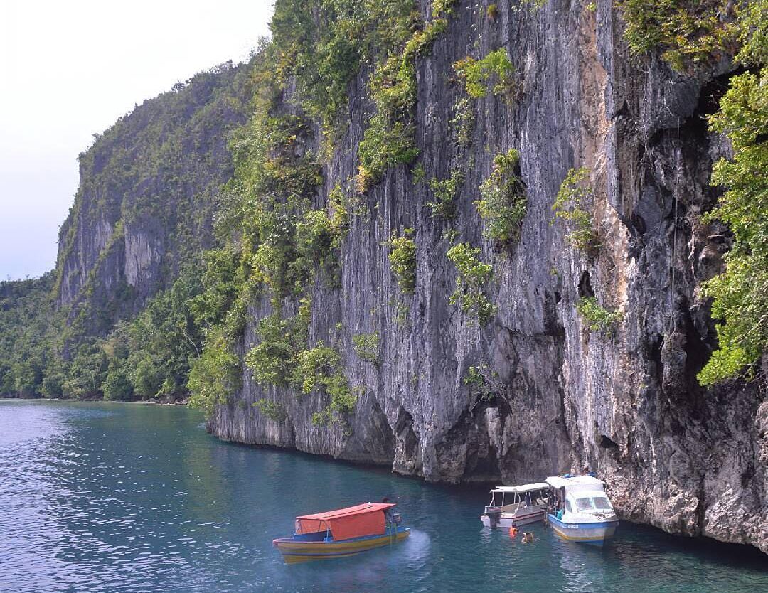 #exploreambon photo today by  taken at Tebing Hatu Pia, Seram Utara, Maluku.
#ex...