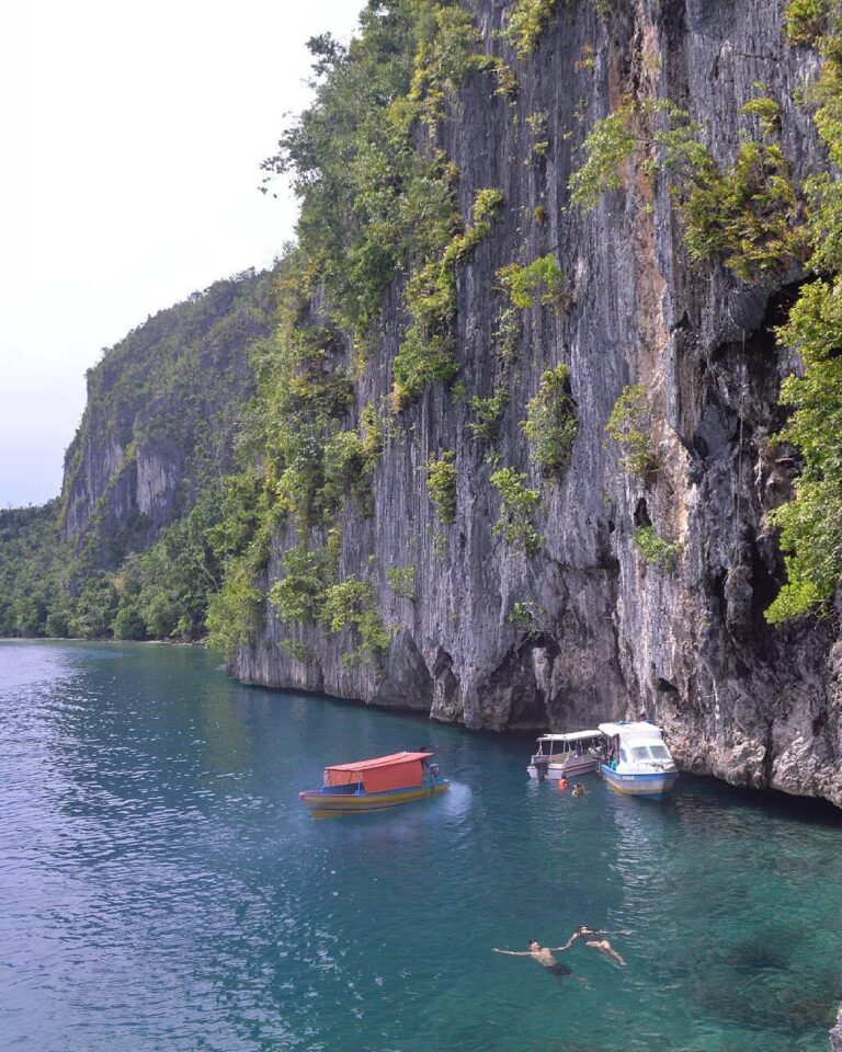 #exploreambon photo today by  taken at Tebing Hatu Pia, Seram Utara, Maluku.
#ex...