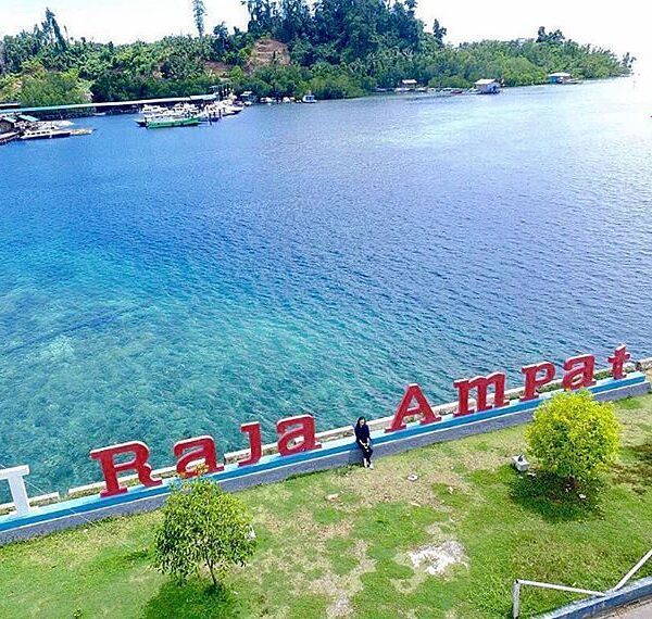 #ExplorePapua Photo Today By  Taken At Pelabuhan Waisai - Raja Ampat...