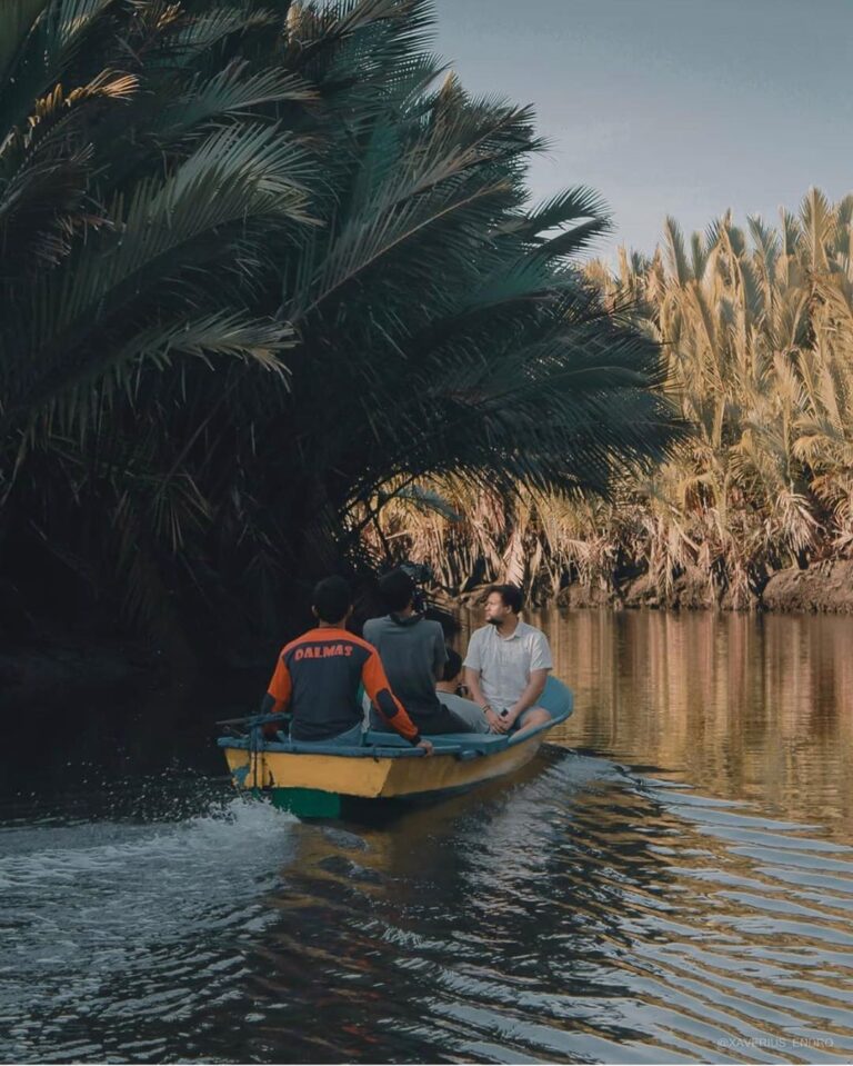 #explorebaubau photo today by  taken at Muara Lakologou, Baubau...