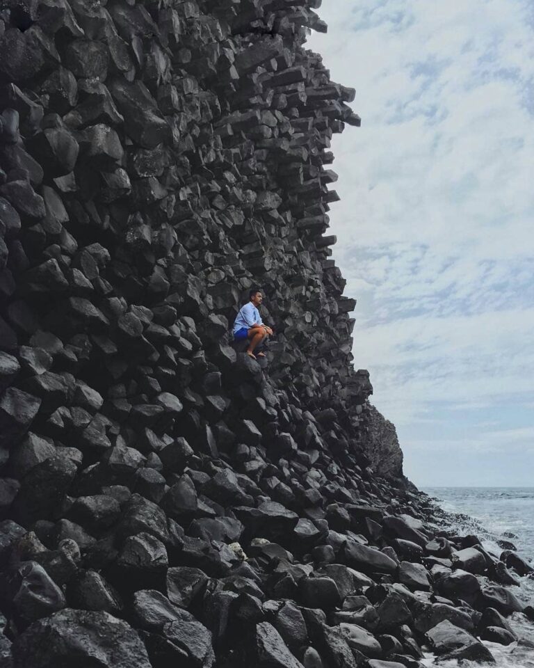 #explorebima  Photo today by  taken at Tanjung Mariam Beach Lambu 
Columnar join...