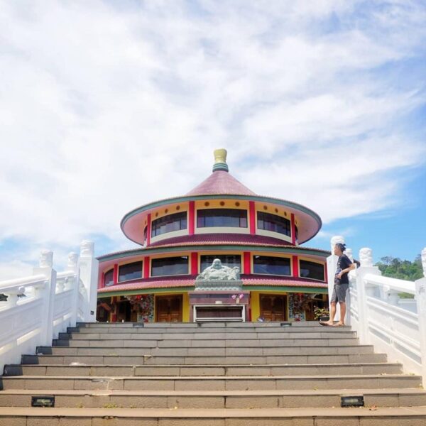 Location : Pagoda Vihara Puri Tri Agung, Nirwana Beach, Sungailiat, Kabupaten Ba...