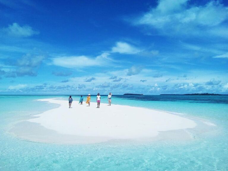 #exploreambon photo today by  taken at Pasir Timbul, Pantai Ngurbutut, Kei, Malu...