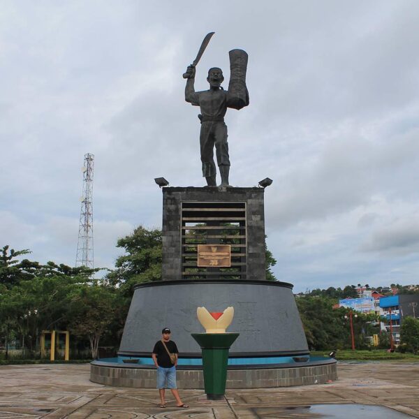 #exploreambon photo today by  taken at Patung Pattimura, Lapangan Merdek, Ambon....