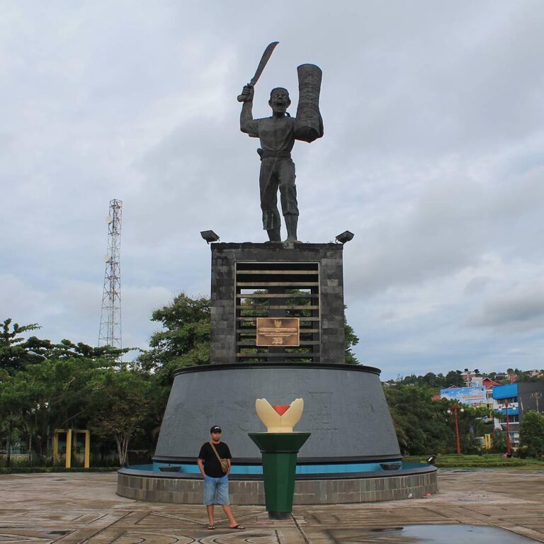 #exploreambon photo today by  taken at Patung Pattimura, Lapangan Merdek, Ambon....
