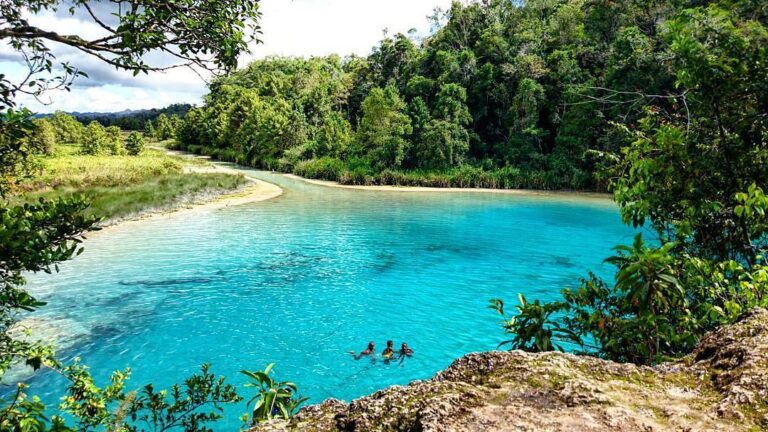 ExplorePapua Photo Today By  Taken At Danau Framu, Ayamaru, Kab. Maybrat,  Papua...