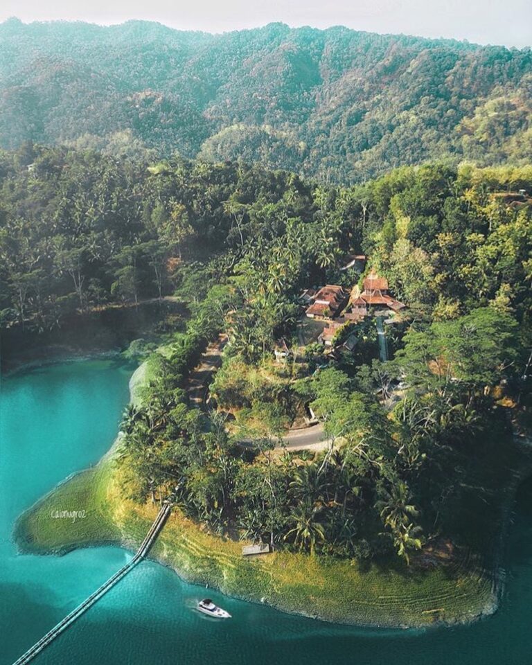 #explorejogja photo today by  covering Waduk Sermo, Kulon Progo....