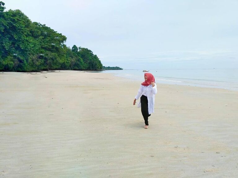 #exploreambon photo today by  taken at Natsepa Beach, Ambon.
#exploreindonesia...
