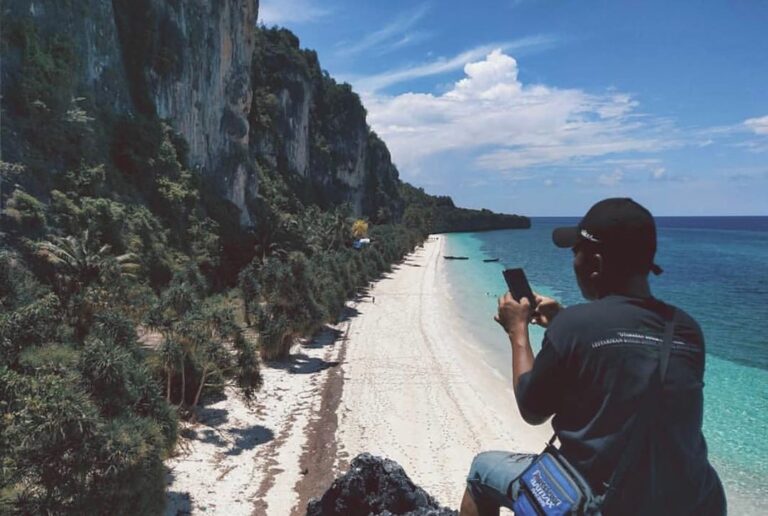 #explorebaubau Photo today by  taken at Wabokeo, Batuatas, Buton Selatan....