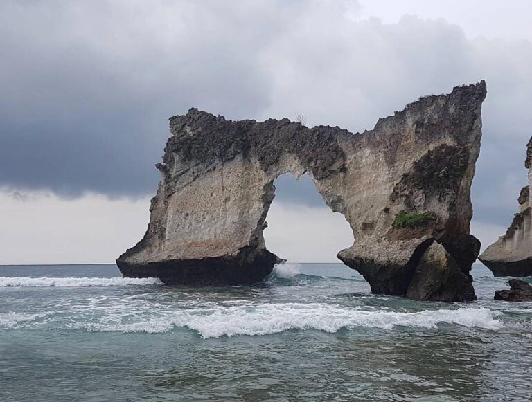 #explorealor Photo today by  Taken around at Pantai Pigewa, Alor, Nusa Tenggara ...