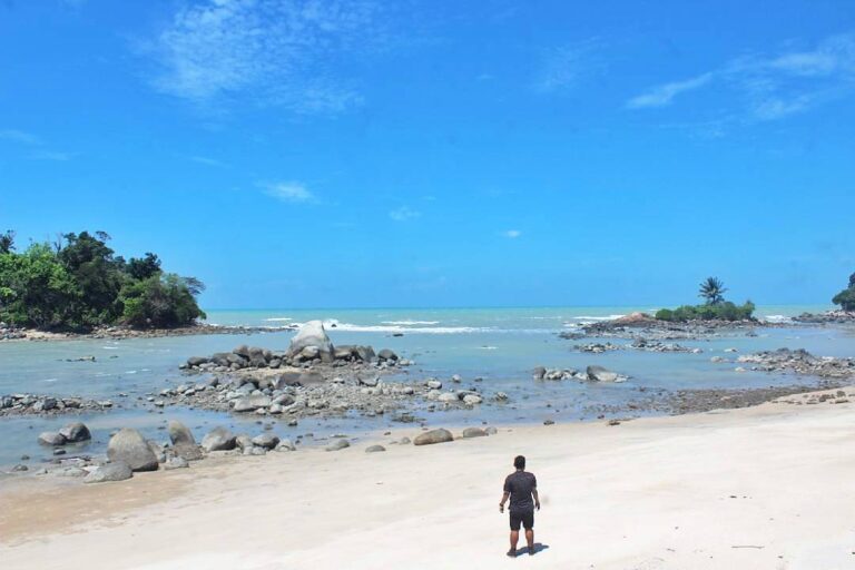 Location : Pantai Pulau Tiga BIO (Bangka Indoor Outdoor), Riau Silip, Bangka Isl...