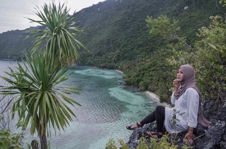 #explorebaubau Photo today by  taken at Pantai Lasoka, Buton Selatan....