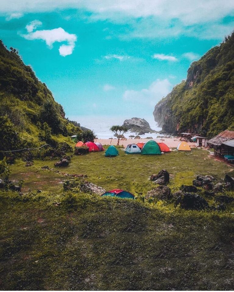 #explorejogja photo today by  taken at Pantai Wohkudu, Gunungkidul....