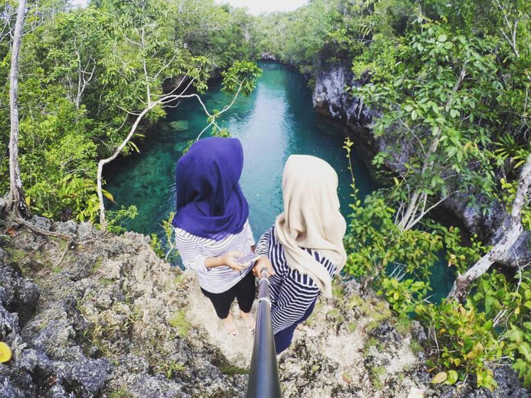 #exploreambon photo today by  taken at Pulau Gorom, Seram Bagian Timur, Maluku.
...