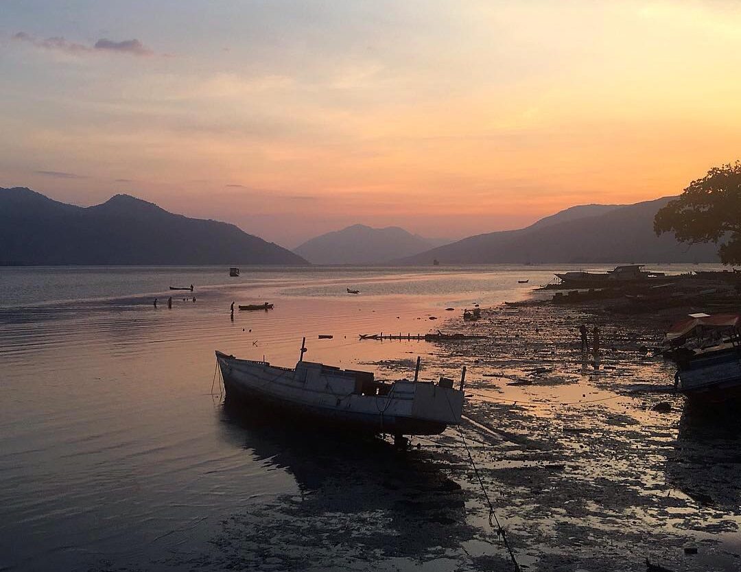 #explorealor Photo today by  Taken Around at Resto Mama, Pantai Kadelang, Alor, ...