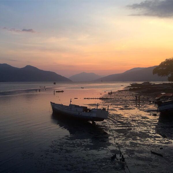 #explorealor Photo today by  Taken Around at Resto Mama, Pantai Kadelang, Alor, ...
