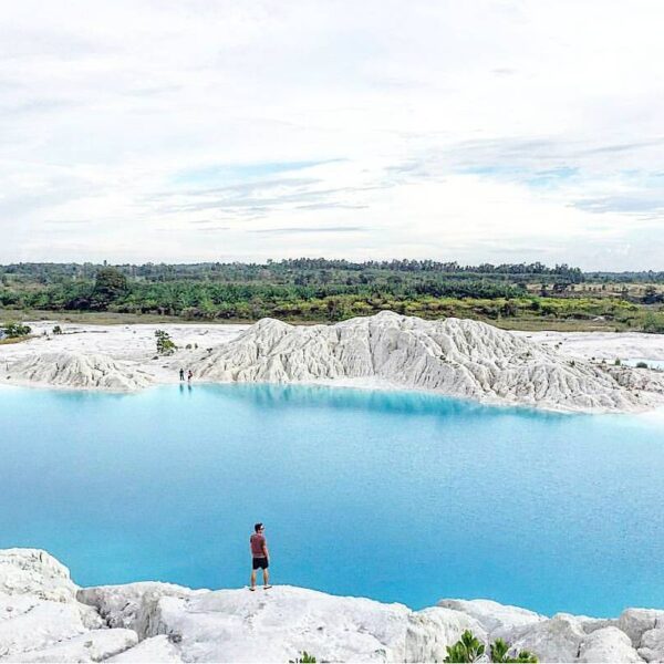Location : Danau Kaolin (bekas penambangan timah), Kelurahan Air Bara, Kecamatan...