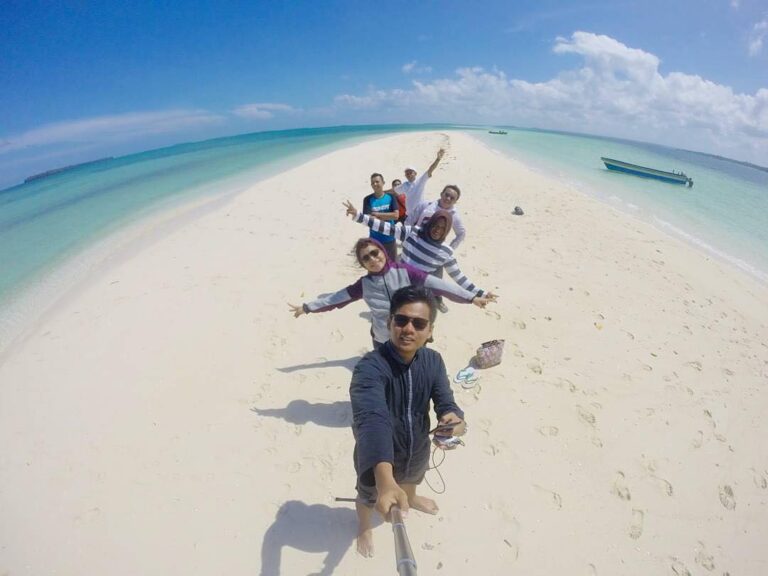 #exploreambon photo today by  taken at Ngurtavur Beach, Tual, Maluku Tenggara, M...