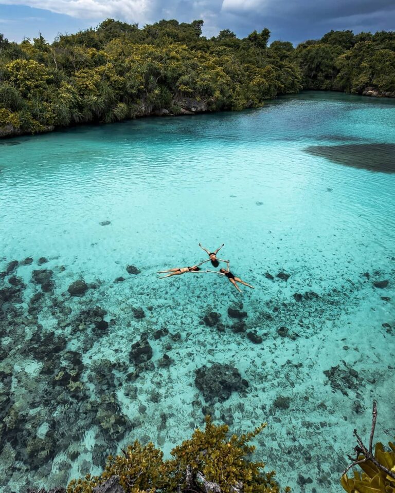 Beda dari yang lain, Danau Weekuri di Sumba ini adalah danau air asin. Tak hanya...