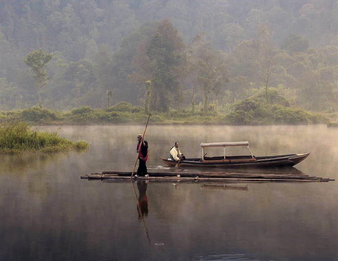 Berada di kawasan Taman Nasional Gede Pangrango, Situ Gunung Sukabumi terletak p...
