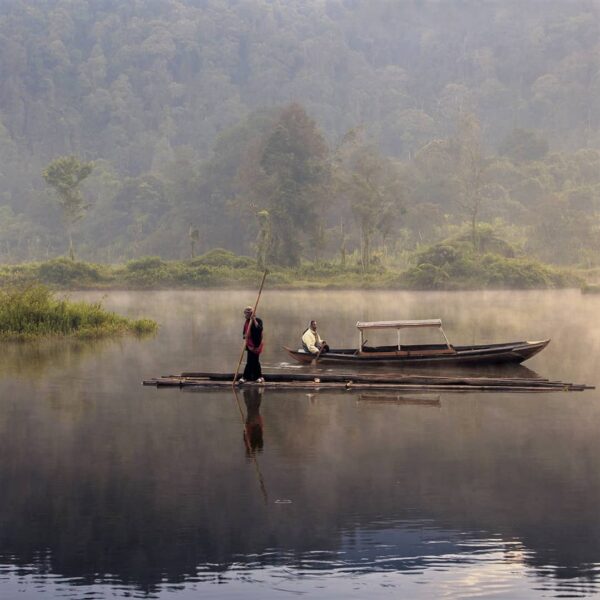 Berada di kawasan Taman Nasional Gede Pangrango, Situ Gunung Sukabumi terletak p...