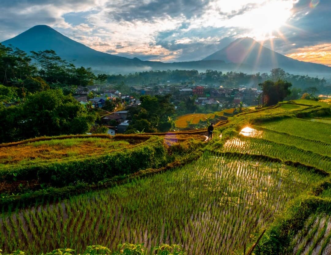 Gunung Sindoro dan Gunung Sumbing memiliki beberapa mitos dari yang unik hingga ...