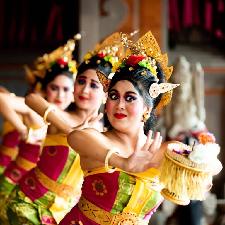 Hobi jalan-jalan? Pastinya semua suka, kan? Namun, liburan kurang lengkap tanpa ...