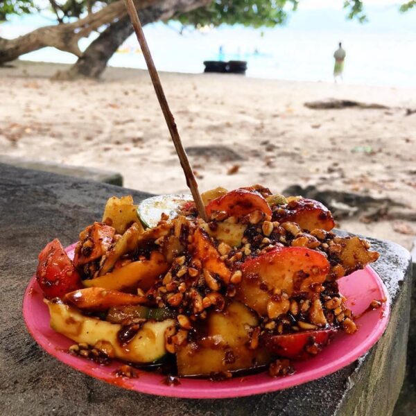 Ada yang Kangen Makan Rujak Ambon ? .
Photo By :  
#exploreambon...