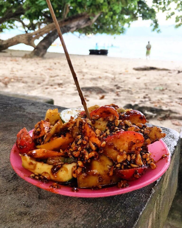Ada yang Kangen Makan Rujak Ambon ? .
Photo By :  
#exploreambon...