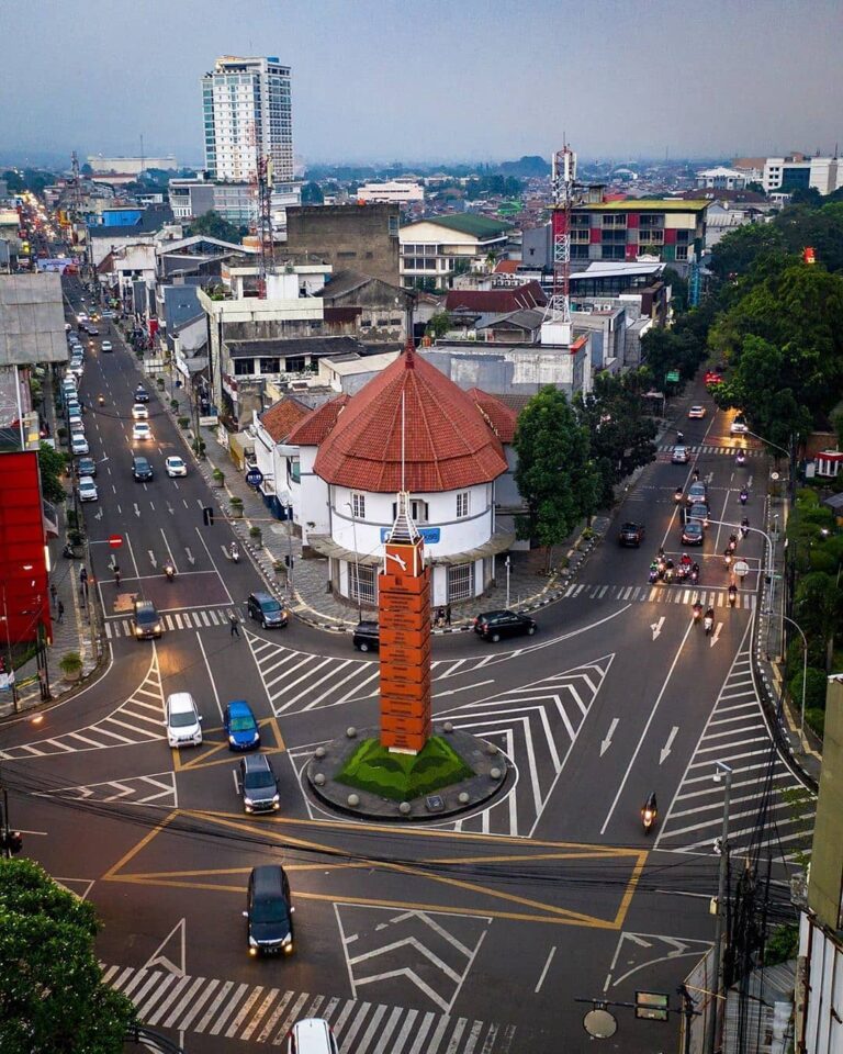 Beautifully coordinated.

#explorebandung photo today by  taken at Jalan Simpang...
