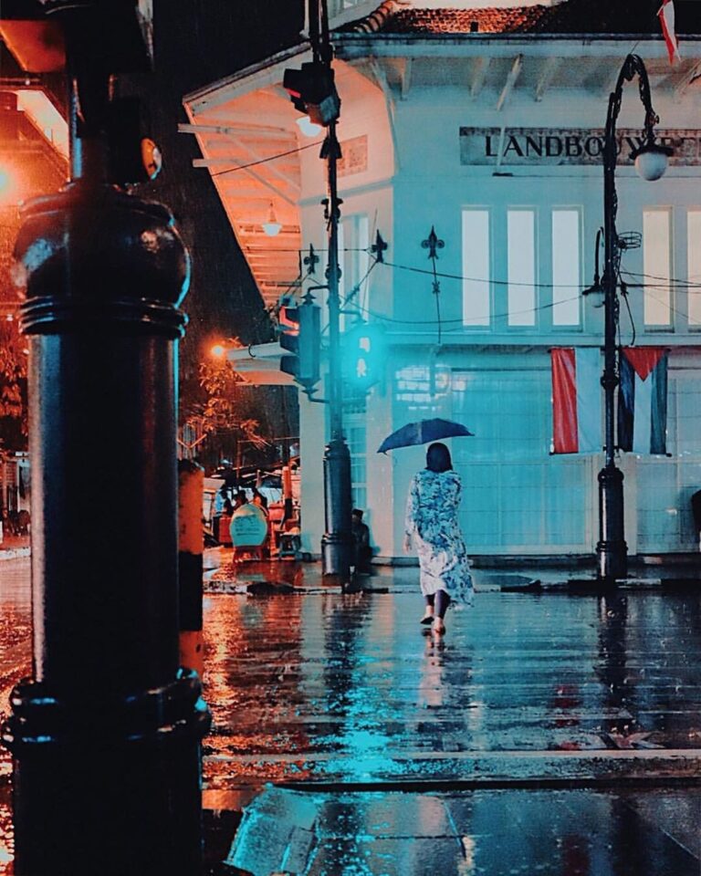 Intersection always come side by side, one side is a warm full of crowd, while o...