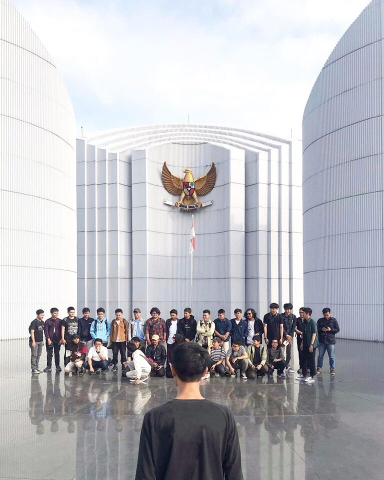 Jika pemuda berarti perjuangan, maka semangat perjuangan adalah tunasnya. Selama...