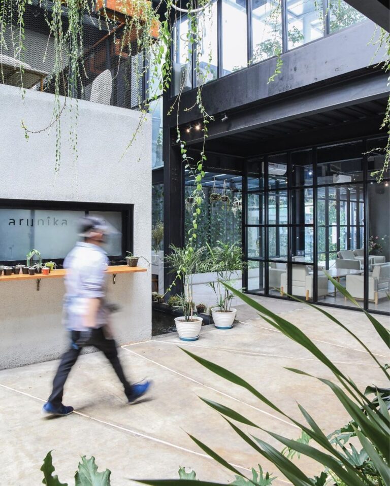 Kami mengunjungi salah satu Coffee Bar dan Bistro di kawasan Bandung Selatan ber...