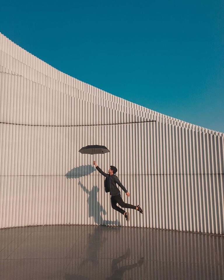 Let the wind brings you up and the hope fly above the sky.
Photo by 
#exploreban...
