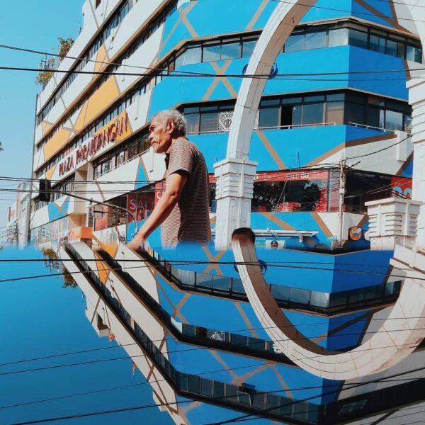 Life is more beautiful if you play with another perspective.
Photo by  
#explore...