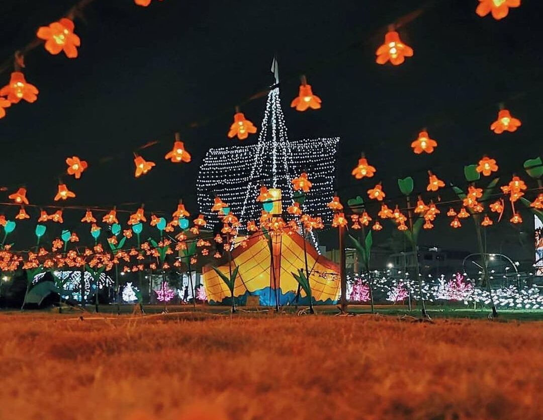 On the majestic night, a simple gently touch will be comes more gorgeous.
Photo ...